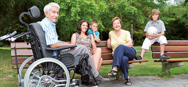 Familienausflug mit Elektro-Rollstuhl